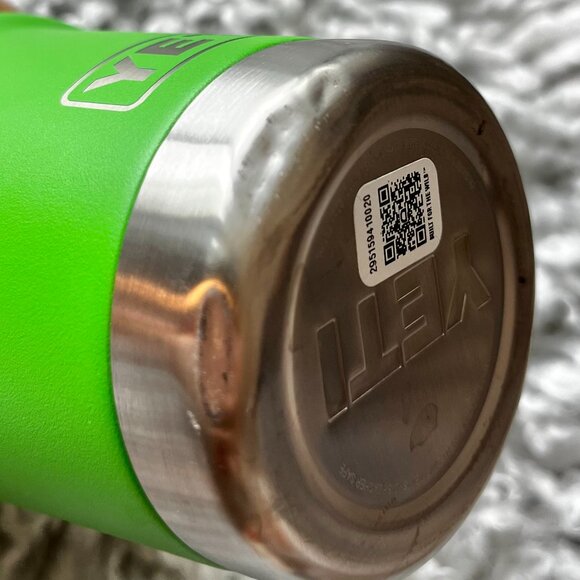 YETI Rambler 20 oz Travel Mug, with Stronghold lid - Picture 4 of 9